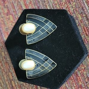Vtg Tat pierced earrings pearlized gray enamel/pearl cabochons